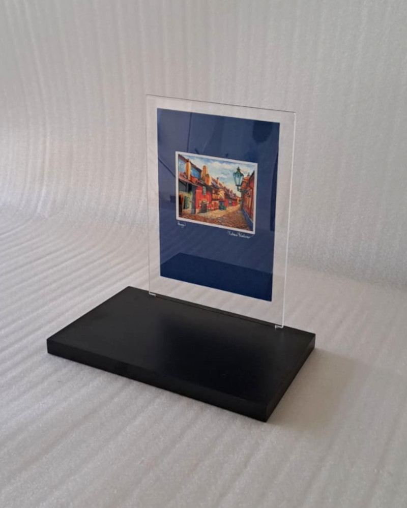 base in legno e pannello verticale in plexiglass trasparente